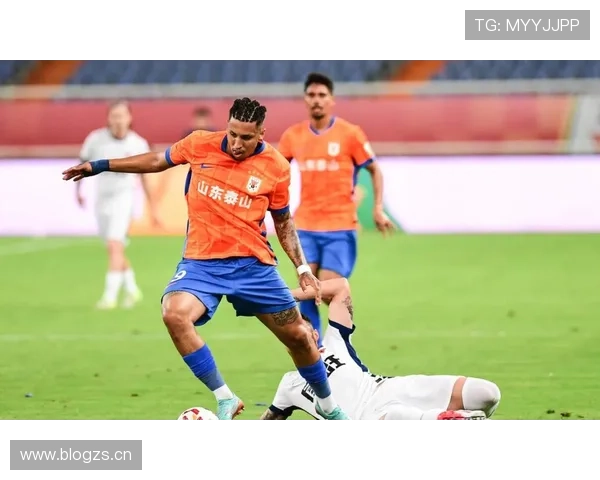 山东泰山中场问题显现:关键连接点缺失对赛季推进形成阶段性制约 山东泰山中场问题显现:关键连接点缺失对赛季推进形成阶段性制约