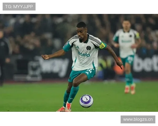 纽卡斯尔联争四形势持续变化，对赛季末排名竞争带来阶段性影响。