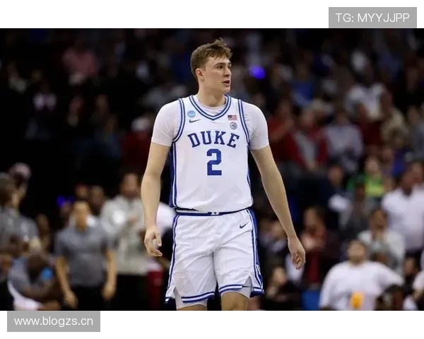 库珀·弗拉格三分命中率提升显著，拉开防守空间助攻增长