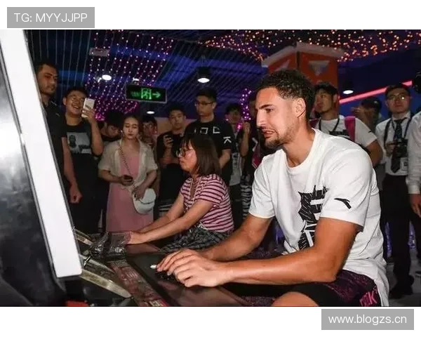 街头看到乔丹·汤普森拎塑料袋买菜，直接怀疑人生